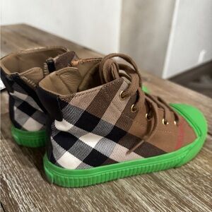 Kids sneakers Burberry
Size 30